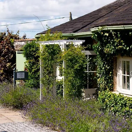 Cliff At Lyons Hotel