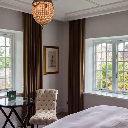 Cliff At Lyons Hotel