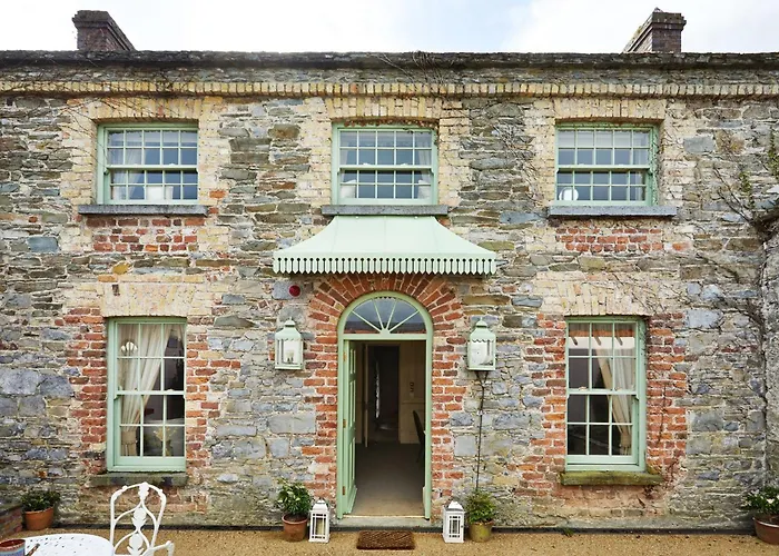 Cliff At Lyons Hotel