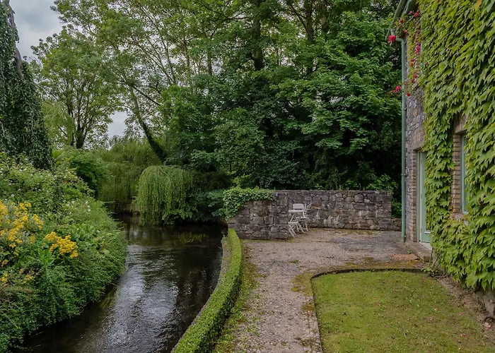 Cliff At Lyons Hotel