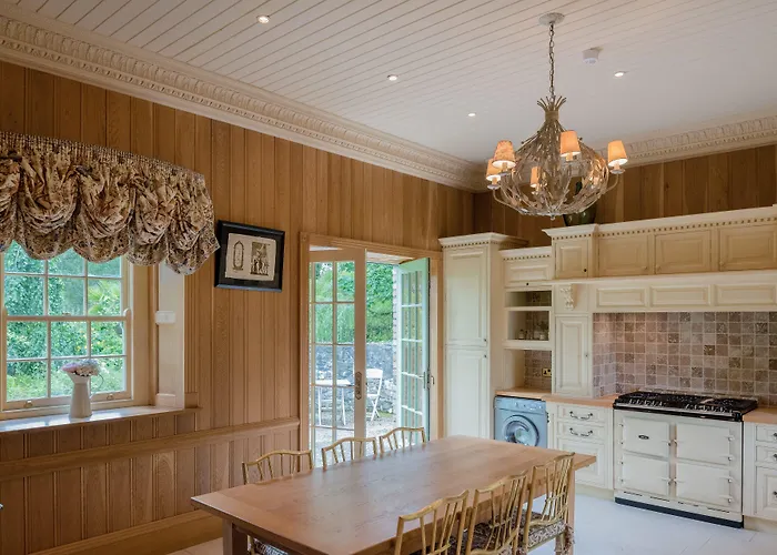 Cliff At Lyons Hotel