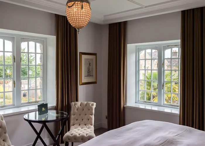 Cliff At Lyons Hotel