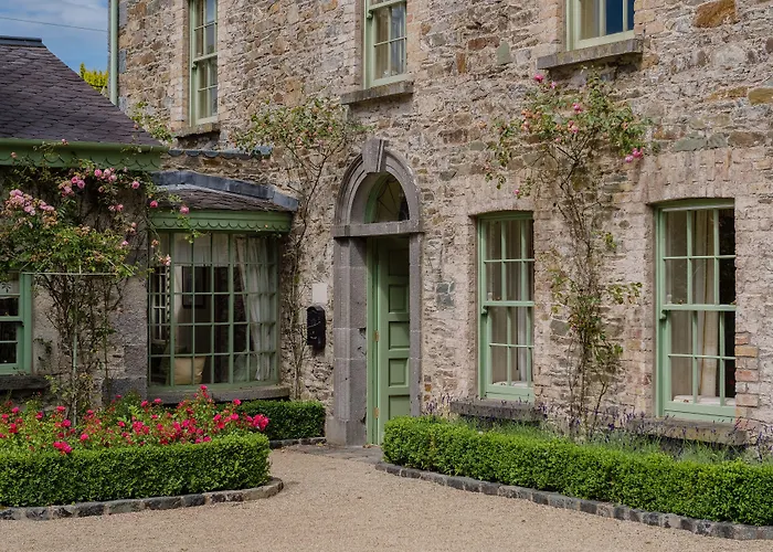 Cliff At Lyons Hotel